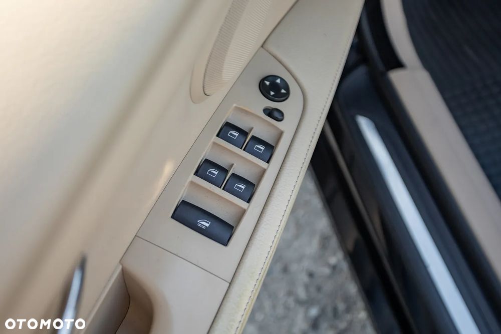 BMW Seria 3 320i Edition Exclusive - 24