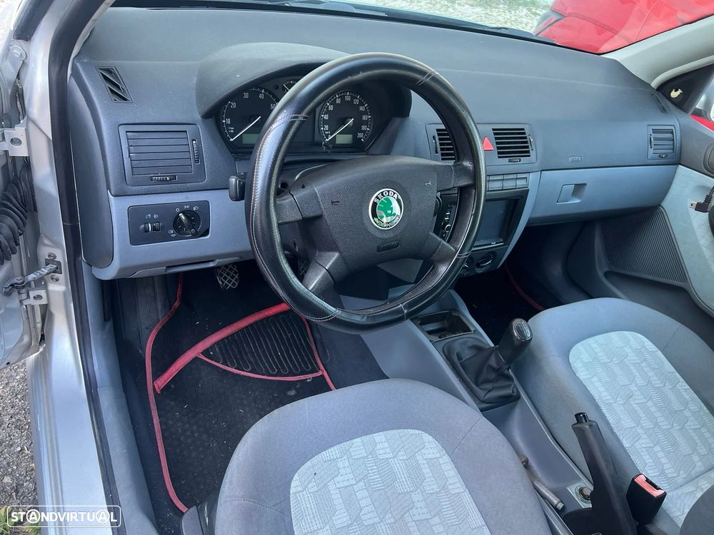Skoda Outros - 3