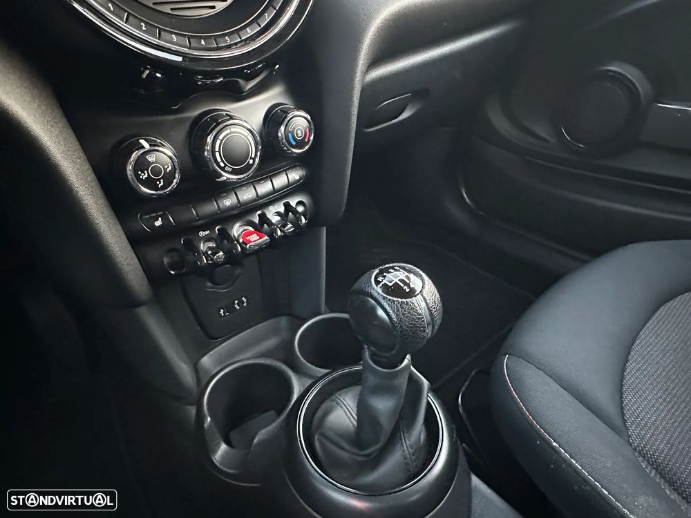 MINI 3 Portas One - 17