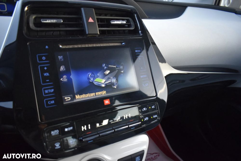 Toyota Prius (Hybrid) Sol Plus - 17