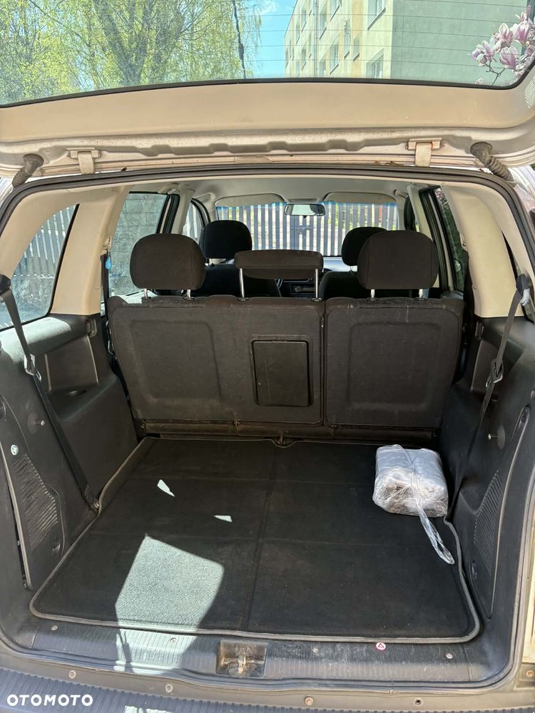 Opel Zafira 1.8 16V Elegance - 11