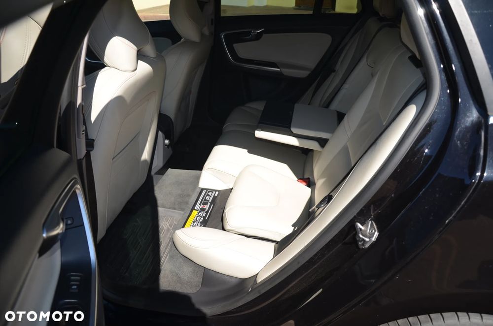 Volvo V60 B4 D Geartronic RDesign - 24