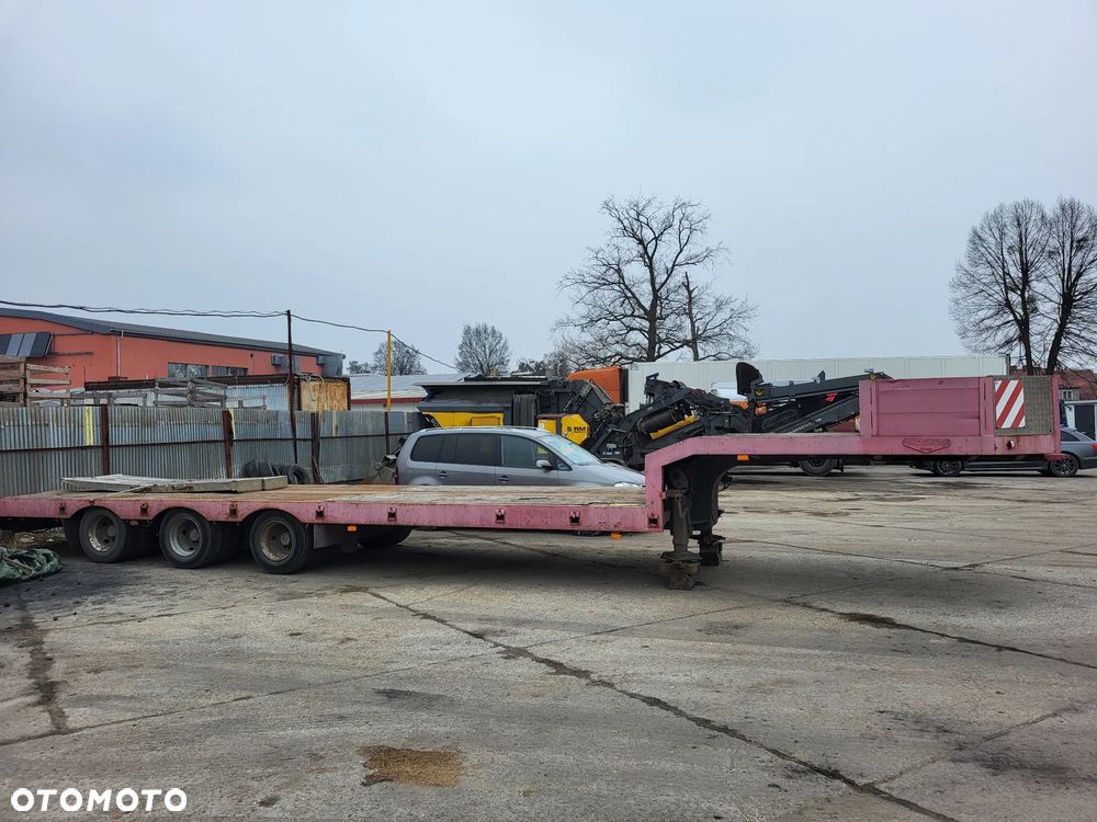 Broshuis niskopodwoziowa - 1