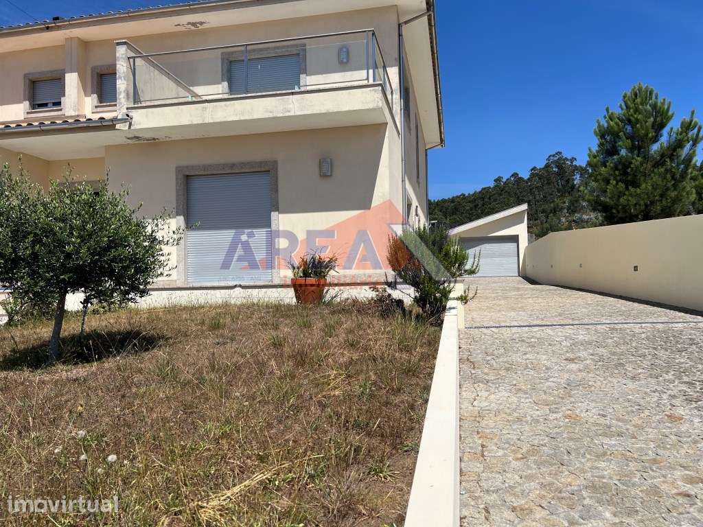 MORADIA GEMINADA EM ESCARIZ - Grande imagem: 4/60