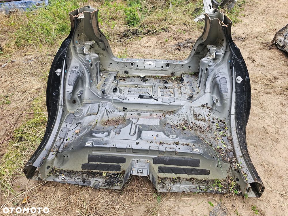 BŁOTNIK LEWY TYŁ MERCEDES W177 - 4