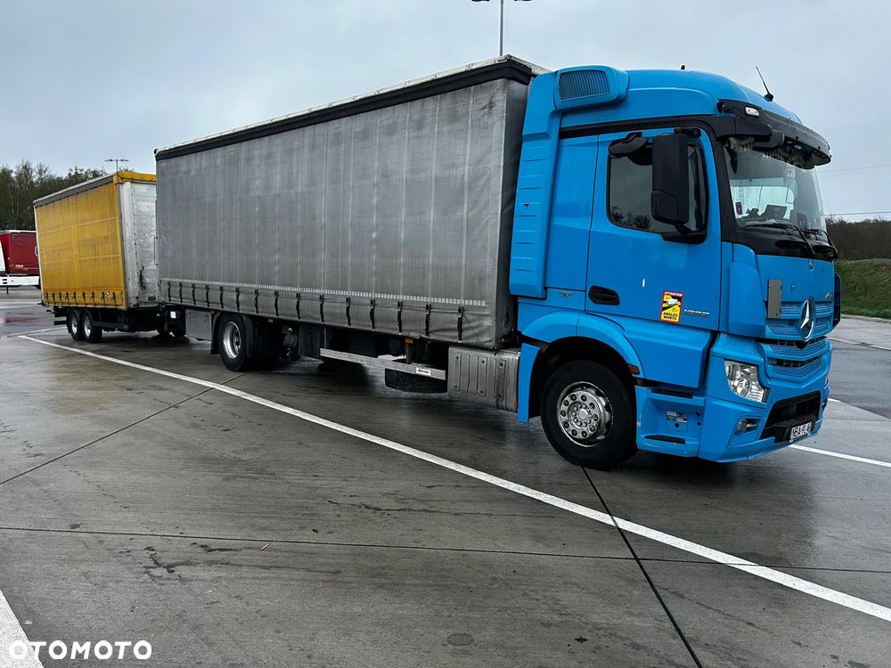 Mercedes-Benz 1832 - 4