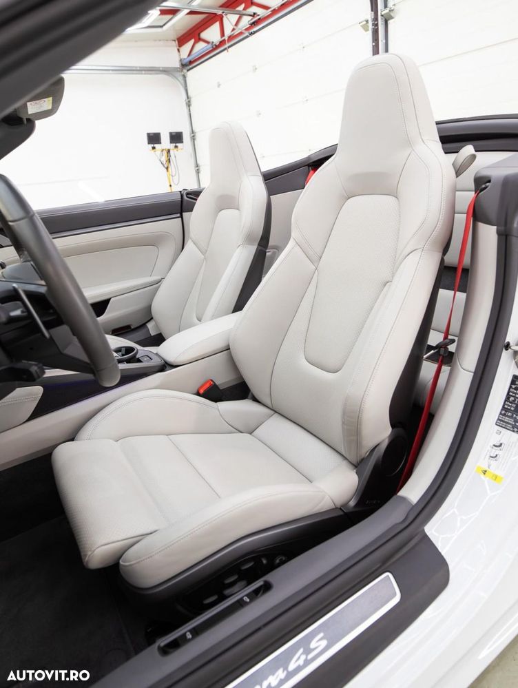 Porsche 911 Carrera 4S PDK - 18