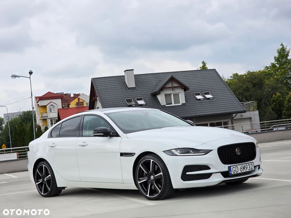 Jaguar XE 2.0 D180 R-Dynamic S - 4