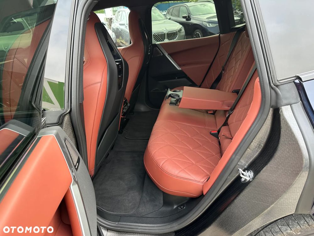 BMW iX - 8