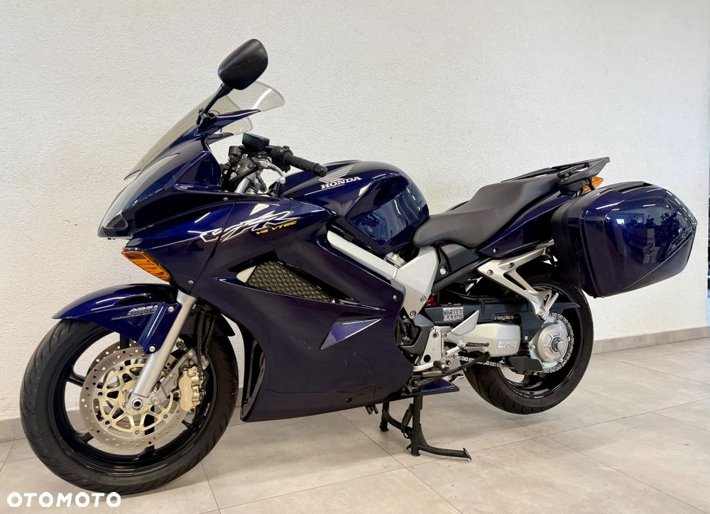 Honda VFR - 2