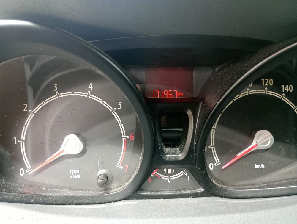 Ford Fiesta 1.25 Ambiente - 2