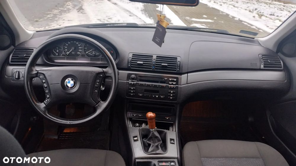 BMW Seria 3 318i - 14