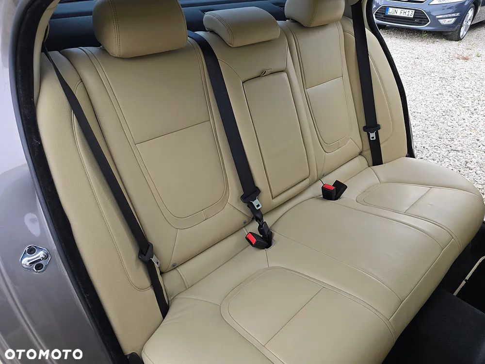 Jaguar XF 2.2 D Premium Luxury - 25