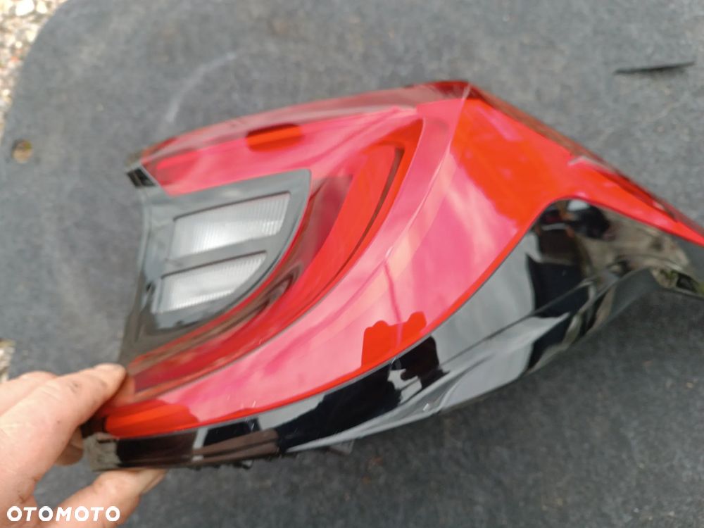 LAMPA TYŁ TYLNA PRAWA LED TOYOTA YARIS IV - 3