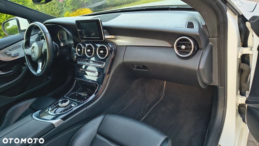 Mercedes-Benz Klasa C 300 7G-TRONIC AMG Line - 25