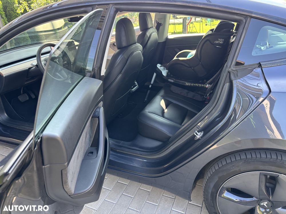 Tesla Model 3 - 12