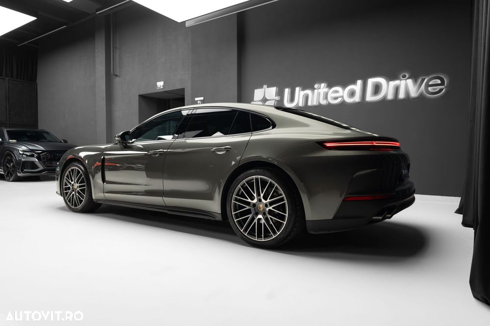 Porsche Panamera 4 - 8