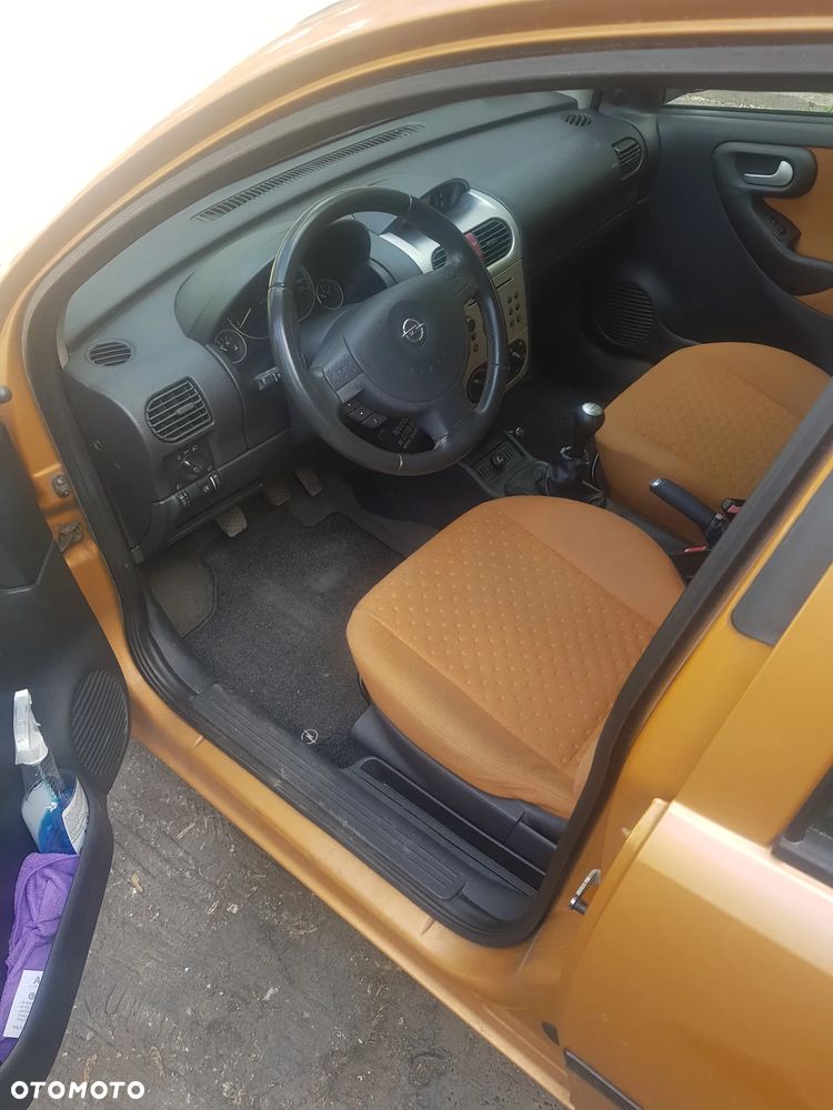 Opel Corsa 1.2 16V NJoy - 11