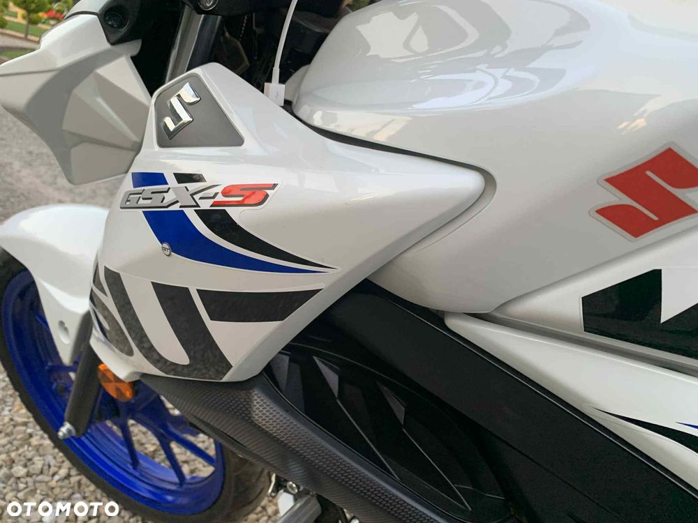Suzuki GSX - 22