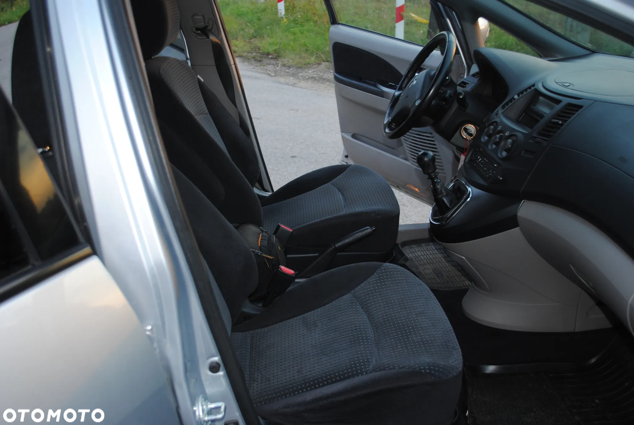Mitsubishi Grandis 2.0 DID Intense - 14