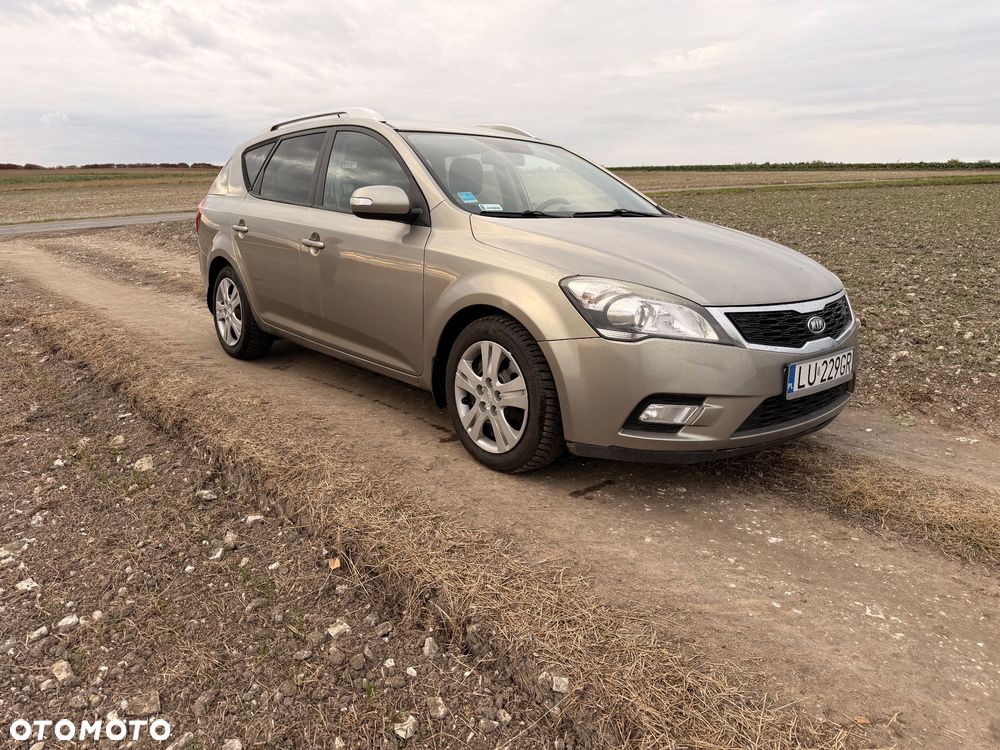 Kia Ceed 2010 photo 4
