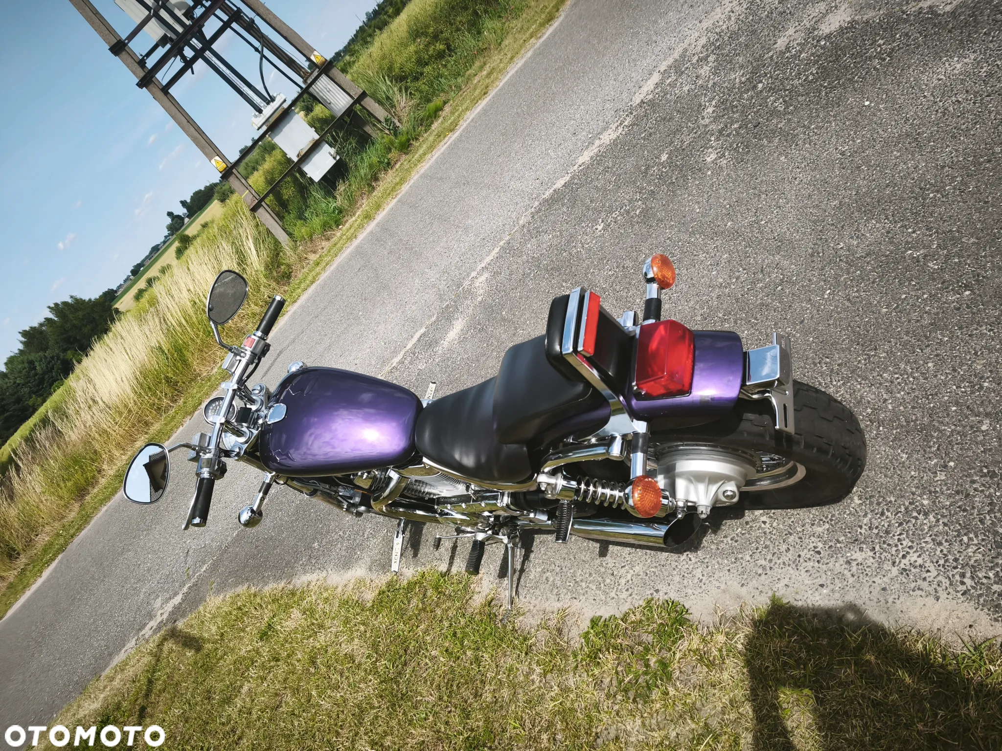 Suzuki Intruder - 12