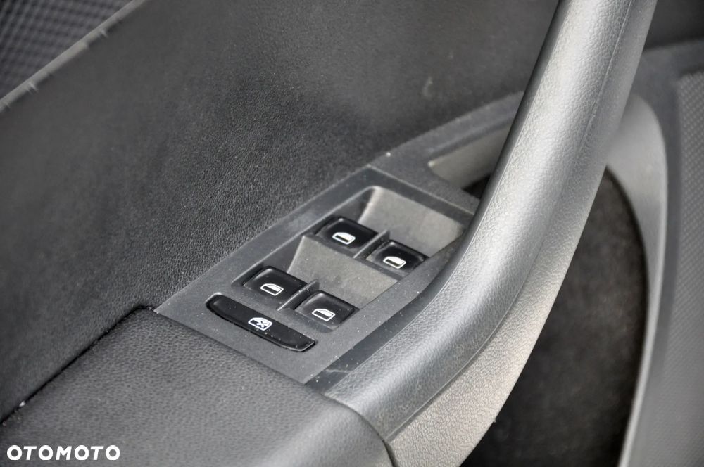 Skoda Octavia Combi 2.0 TDI DSG RS - 30