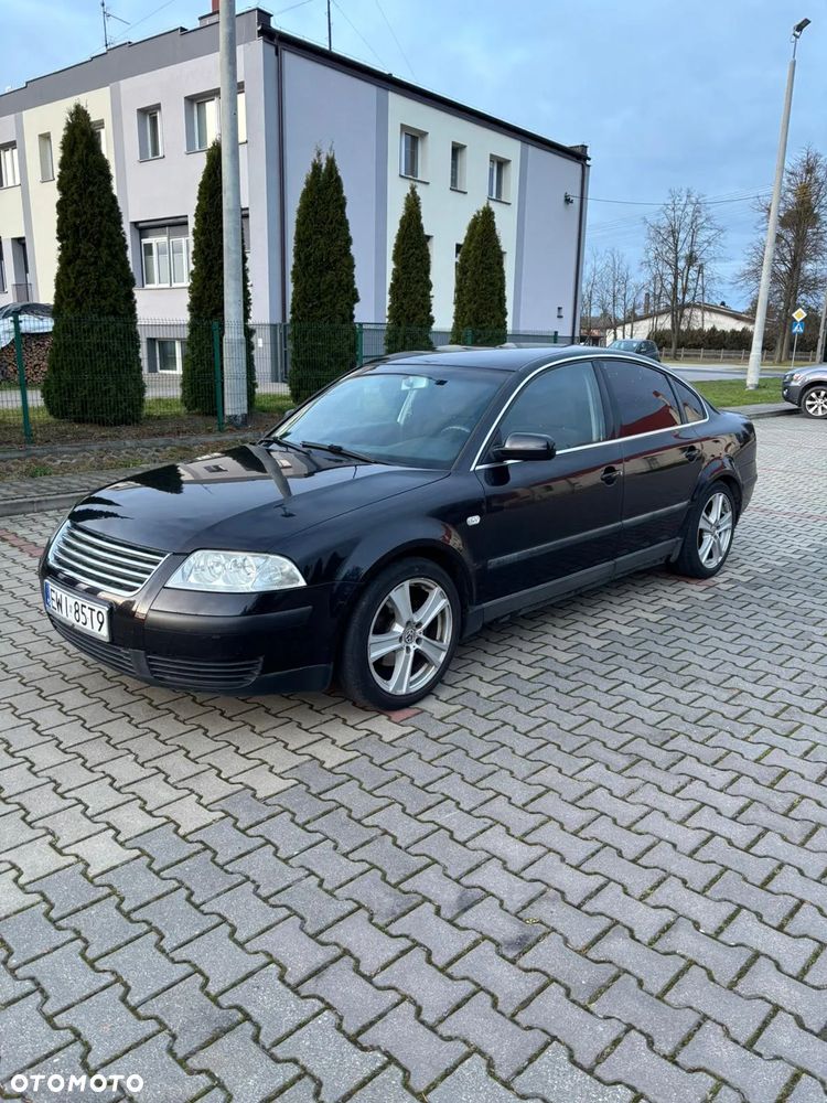 Volkswagen Passat - 1