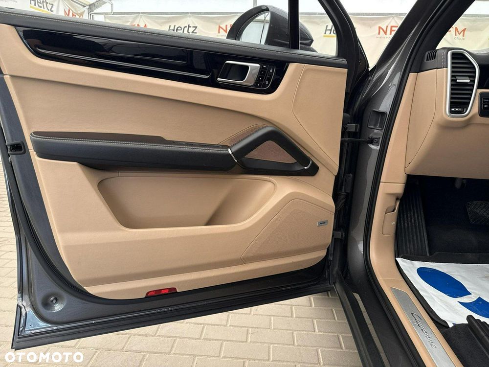 Porsche Cayenne - 10