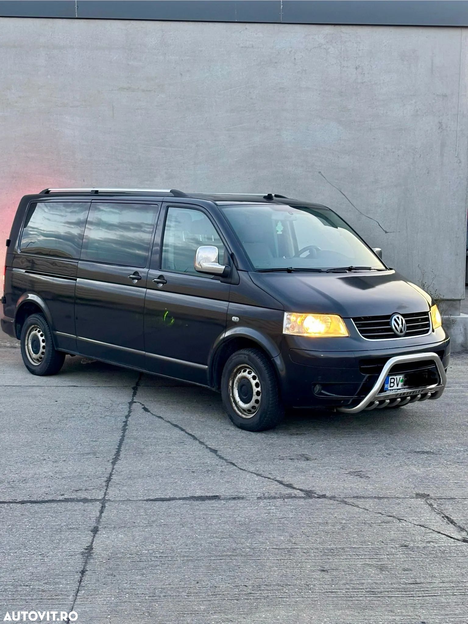 Volkswagen Transporter - 1