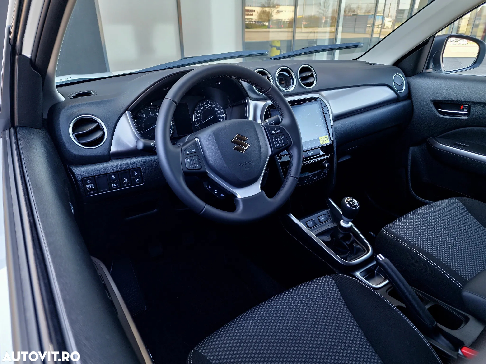 Suzuki Vitara 1.4 Boosterjet MHEV Luxus - 10