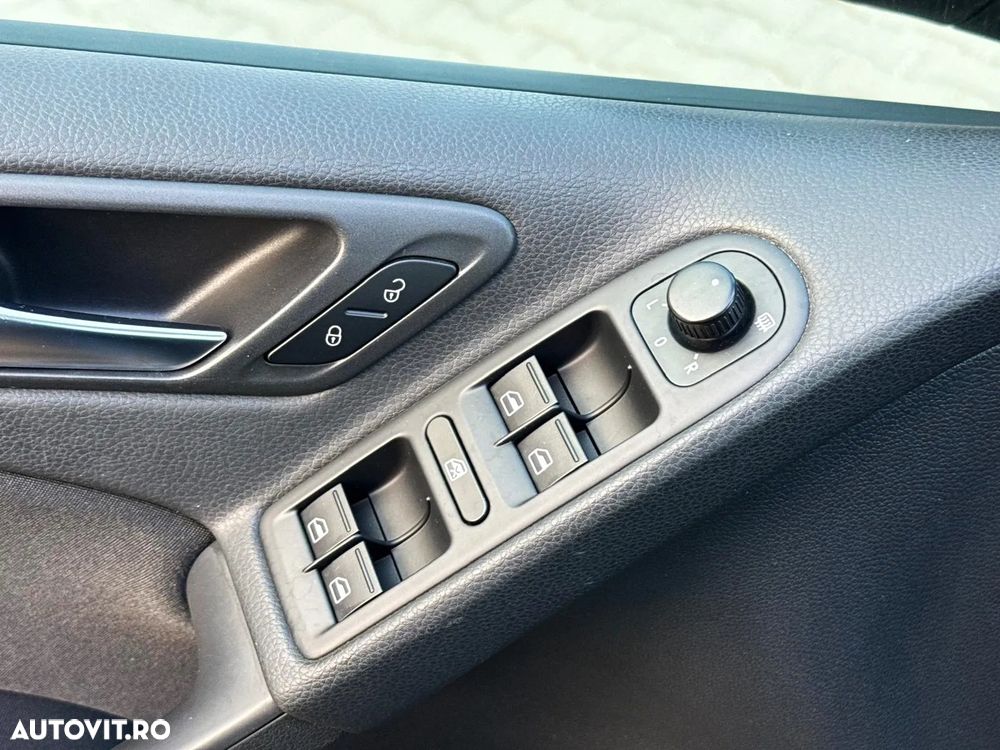 Volkswagen Golf 1.6 TDI DPF BlueMotion - 21