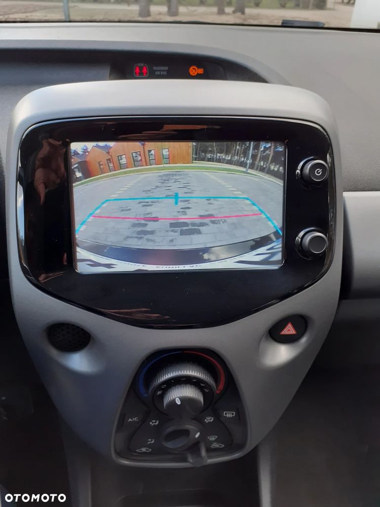 Toyota Aygo x-play connect - 24