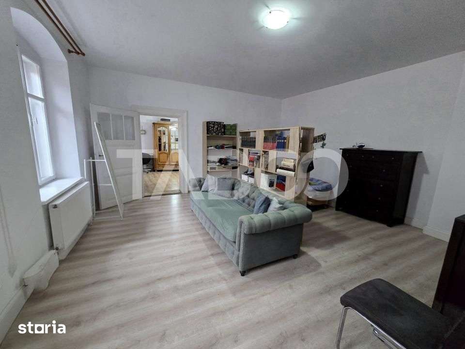 Apartament 2 camere de vanzare la etajul 1 in Centrul Istoric Sibiu — fotografia 1