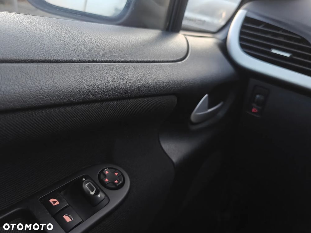 Peugeot 207 95 VTi Urban Style - 12