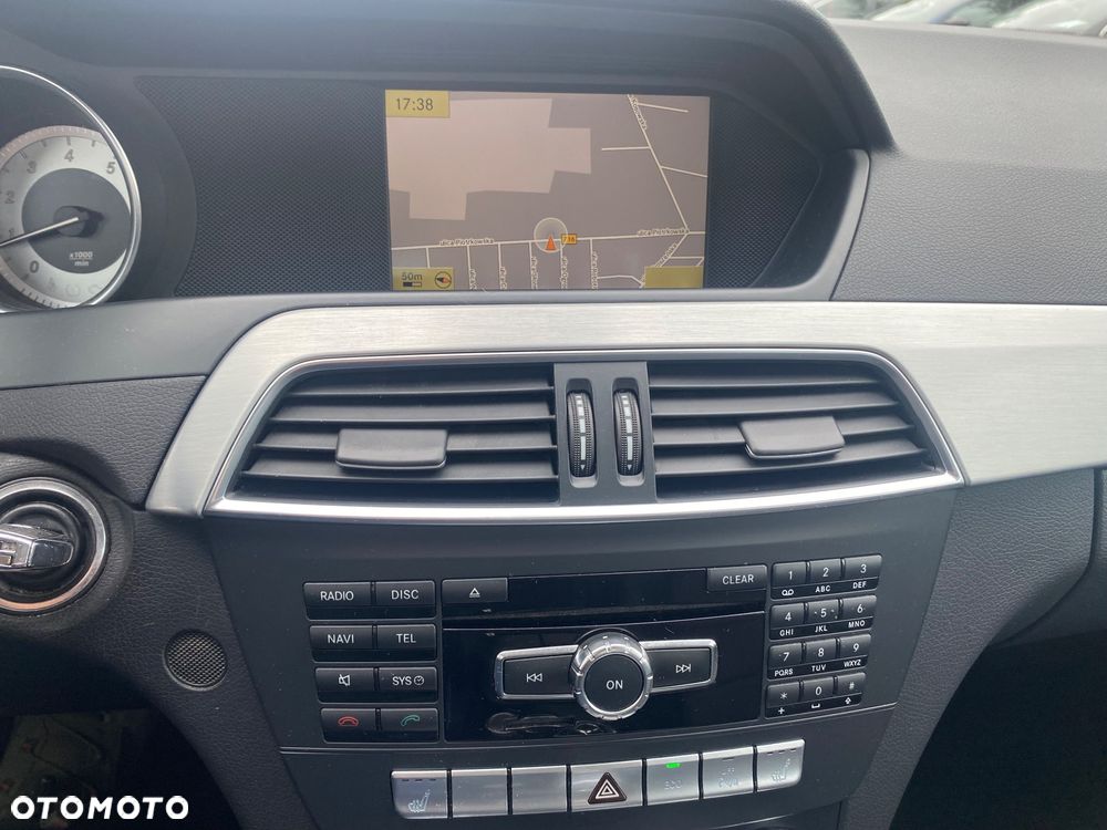 Mercedes-Benz Klasa C 180 CGI Automatik BlueEFFICIENCY Avantgarde - 30