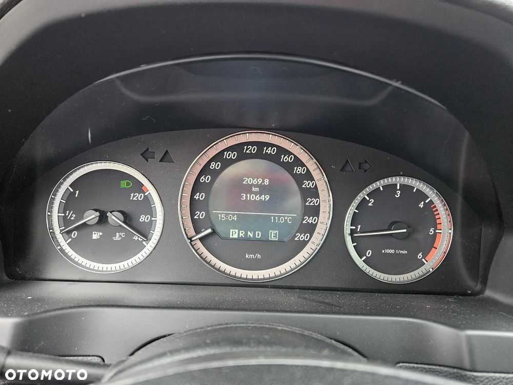 Mercedes-Benz Klasa C 200 CDI DPF (BlueEFFICIENCY) 7G-TRONIC Avantgarde - 13