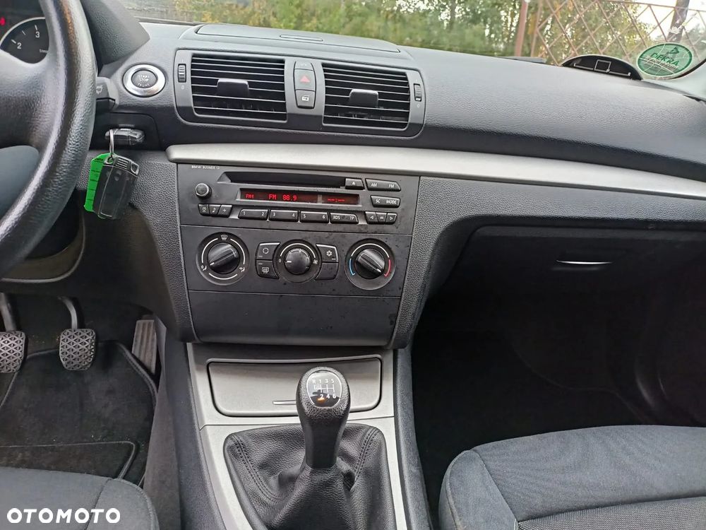 BMW Seria 1 116i - 25