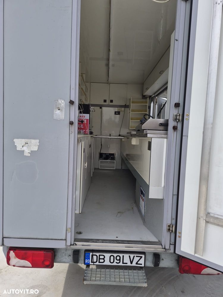 Mercedes-Benz Sprinter - 13