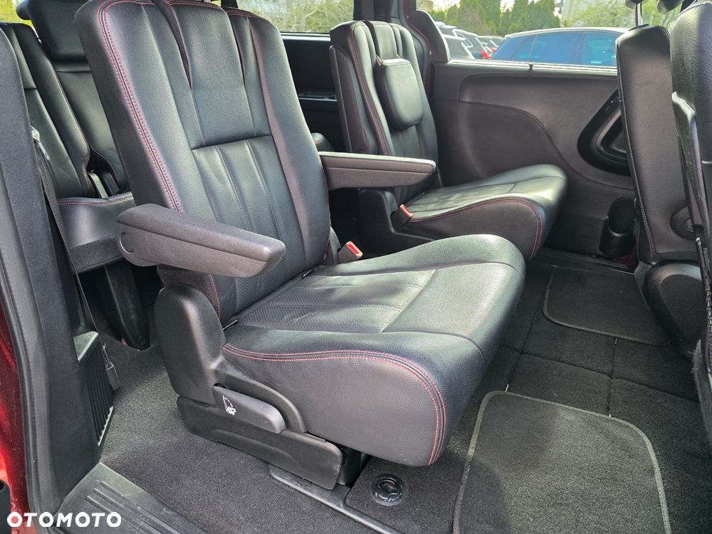 Dodge Grand Caravan - 28