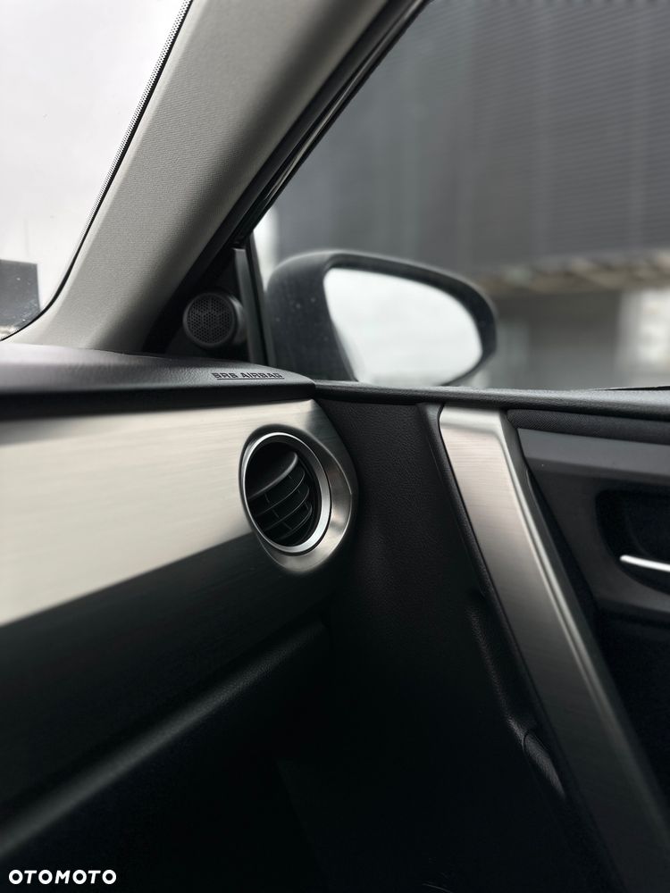 Toyota Auris 1.6 Premium - 28