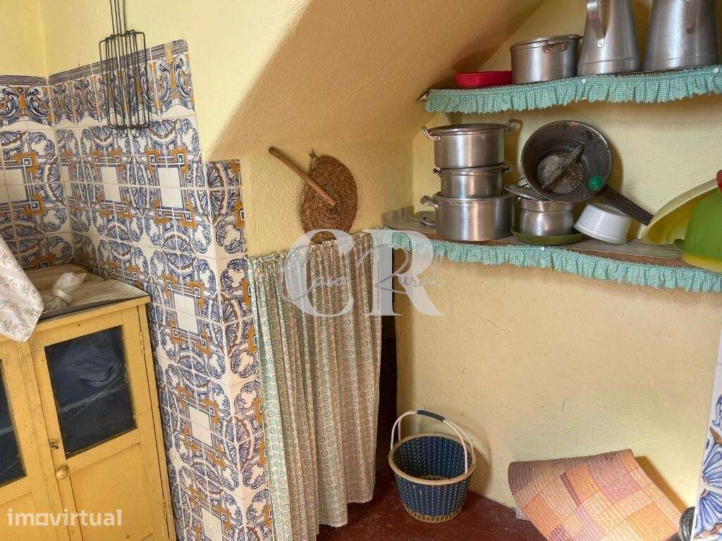 Excelente Propriedade para Renovação com Vistas Panorâmicas entre Vila - Grande imagem: 3/29