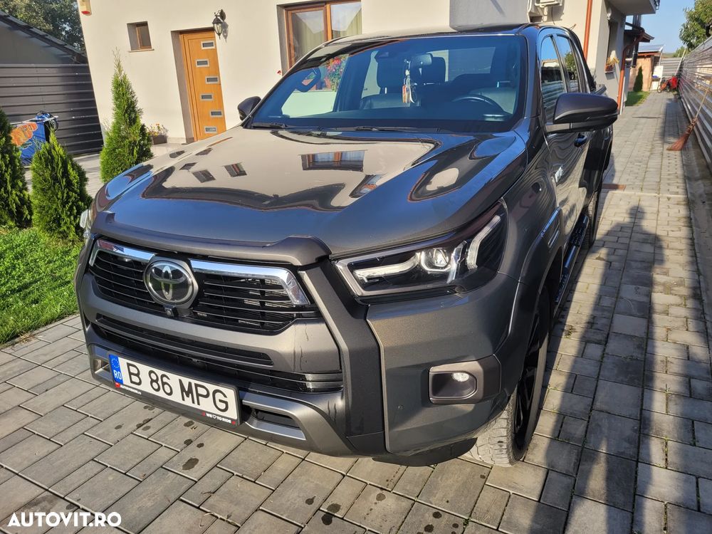 Toyota Hilux 2.8D 204CP 4x4 Double Cab AT Invincible Color Edition - 1