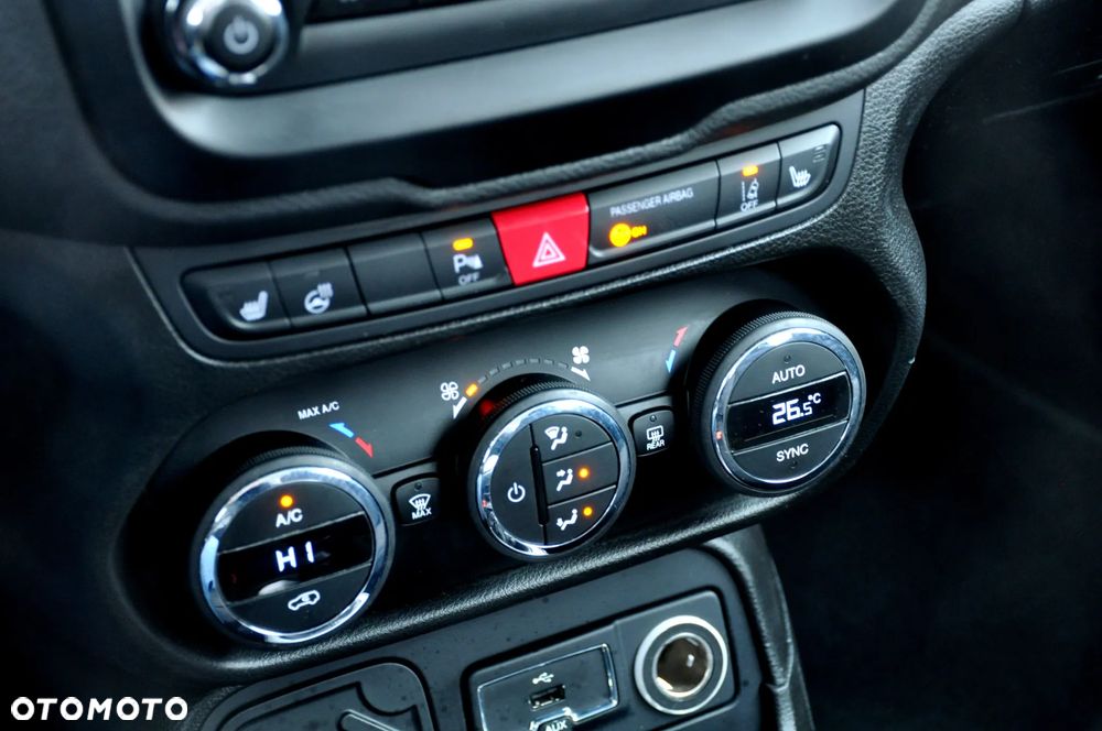 Jeep Renegade 1.4 MultiAir Night Eagle - 34