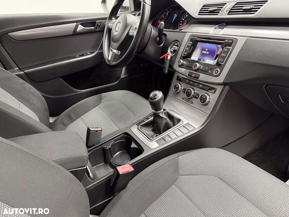 Volkswagen Passat 2.0 Blue TDI SCR Comfortline - 17