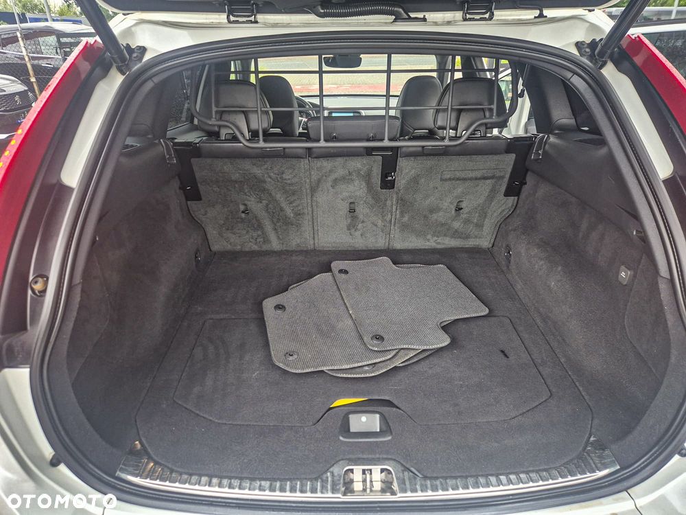 Volvo XC 60 D4 AWD Geartronic RDesign - 25