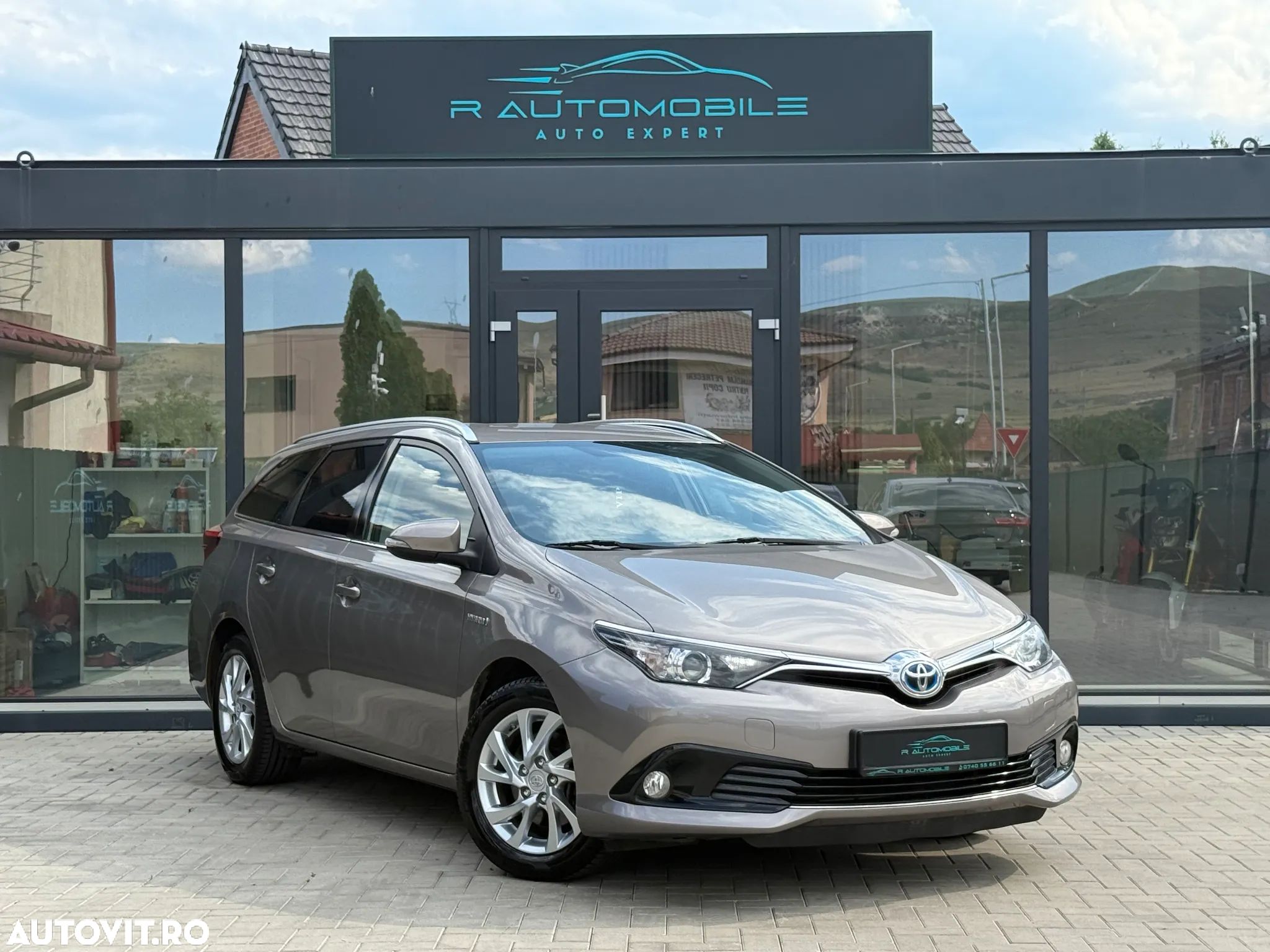 Toyota Auris 1.8 VVT-i Hybrid Automatik Touring Sports Design Edition - 1