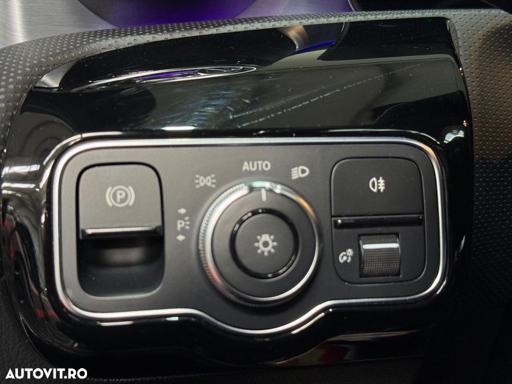 Mercedes-Benz A 180 7G-DCT AMG Line - 29