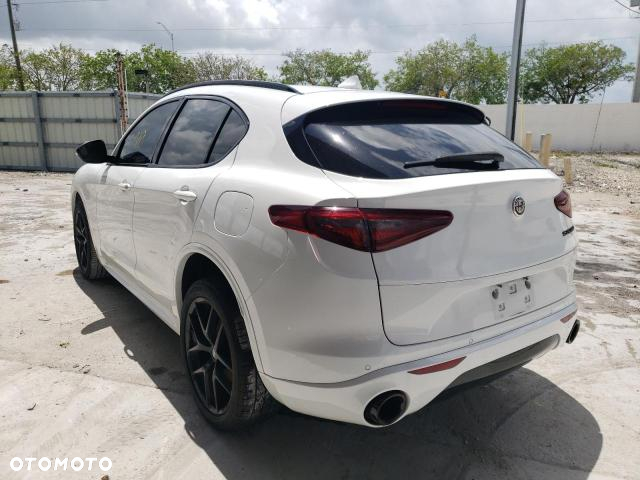 Alfa Romeo Stelvio - 3
