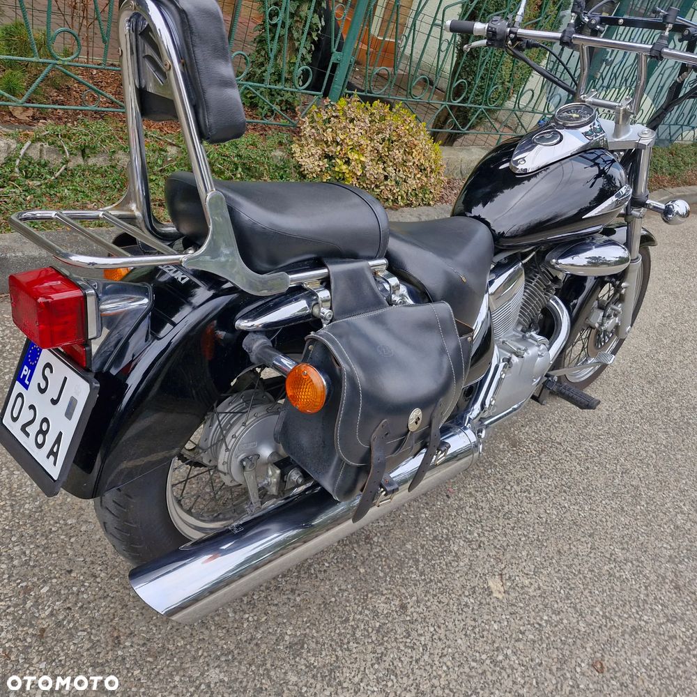 Suzuki Intruder - 1